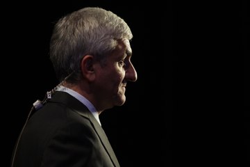 Des politiques remettent en cause le système politique actuel