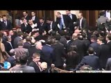 Të afrojne lule njeherë, më pas... grushte në parlamentin ukrainas