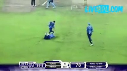 Muhammed Hafeez Runs From Long off Boundary To Grab a Great Catch