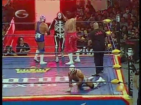 03 Dr. Wagner Jr. & La Parka vs. Los Maniacos