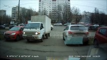Un russe gare mal sa camionnette et va le regretter !