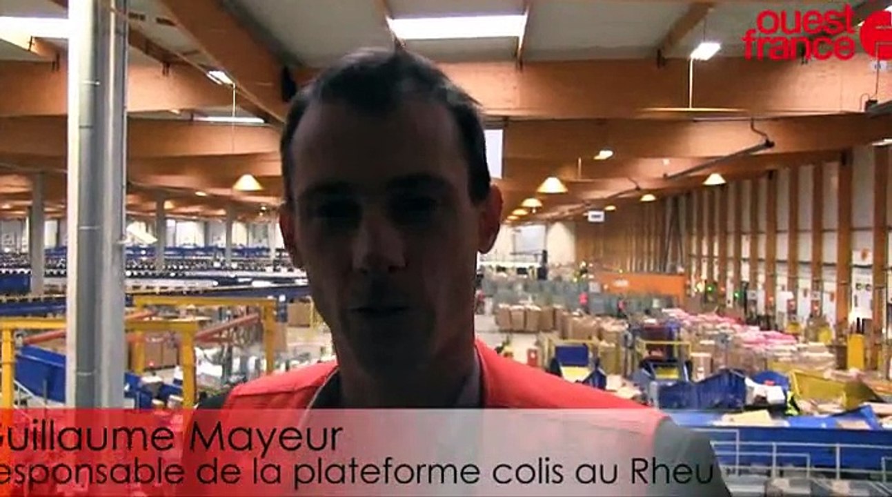 A la plateforme colis de La Poste au Rheu, c'est l'effervescence avant Noël avec 200000 colis traités par jour