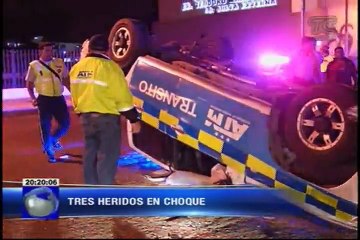 Crónica Viva –  Accidente deja dos agentes de tránsito y un conductor herido