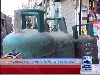 Severe cold blankets Quetta, gas becomes expensive
