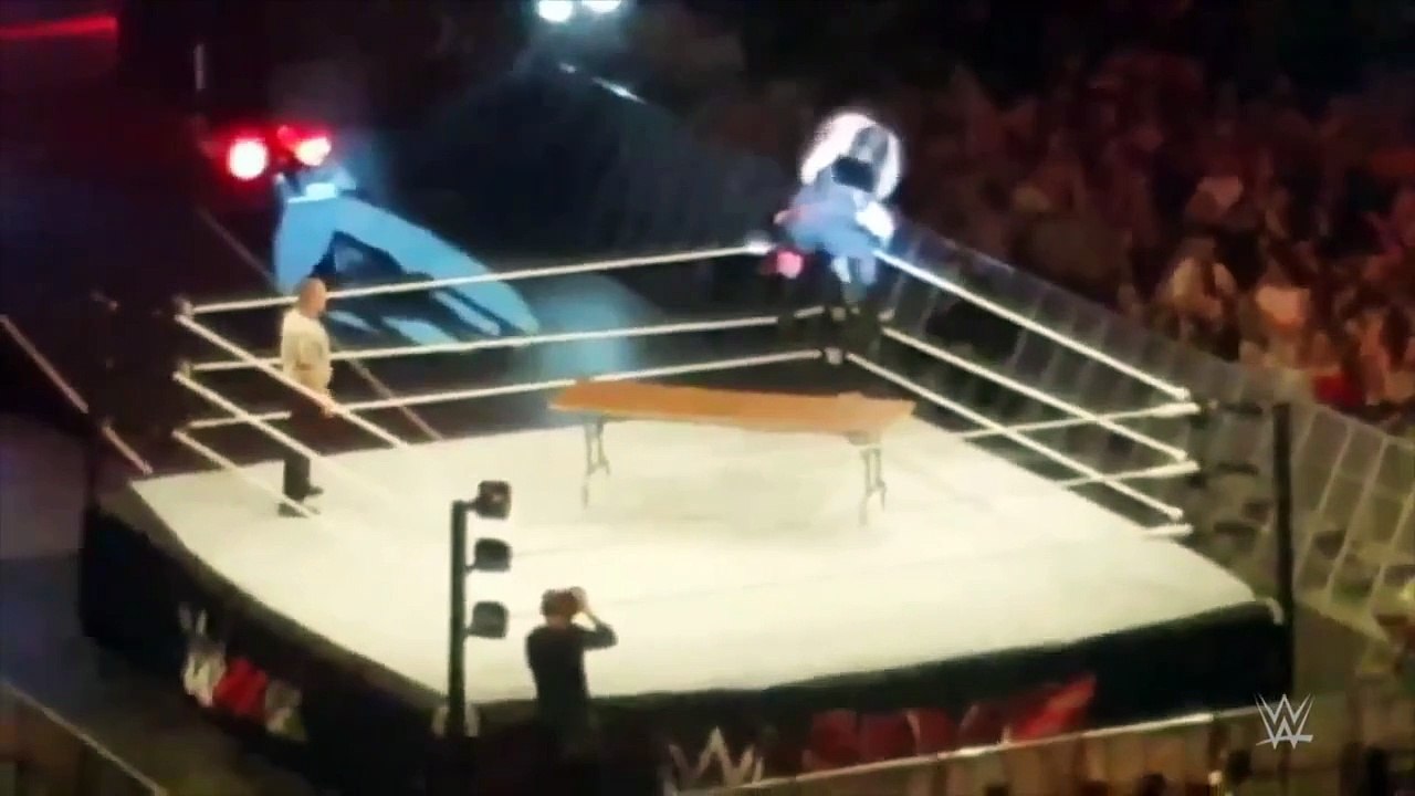Seth Rollins suffers knee injury at WWE Live Event in Dublin, Ireland