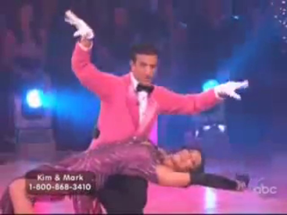 Kim Kardashian Amazing Dancing......!