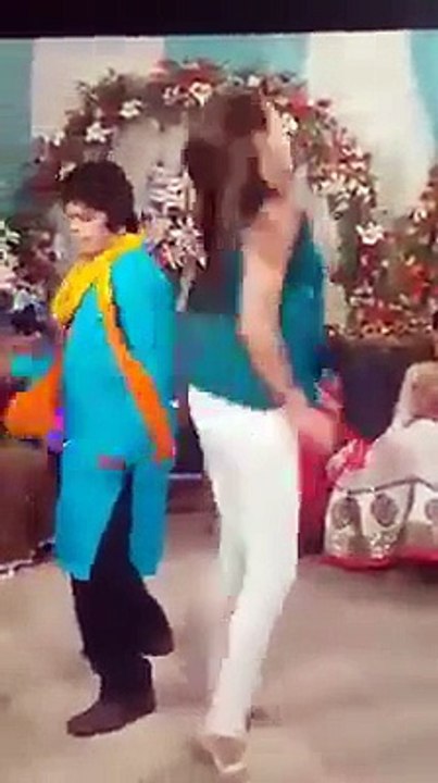 پاکستان میں ہونے والے مارننگ شو کا حال دیکھیں ۔ مرد حضرات تو صبح کو گھروں سے اپنے کاموں پر نکل جاتے ہیں ۔ اور یہ مارننگ شو والے پاکستان کی خواتین کس طرح سے بے حیائی پھیلا رہے ہیں