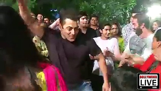 Salman Khan With Wrestling Coach On The Sets Of Sultan