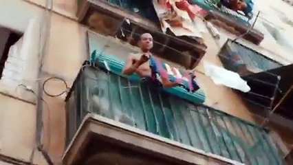 Neymar showcases skills on streets of Brazil