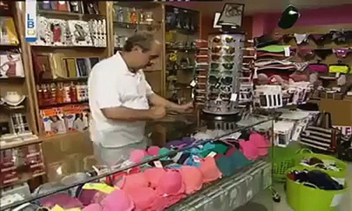 داعشي يشتري ستيان لزوجته