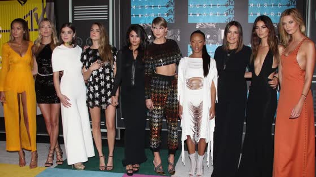 Eine Kritikerin bezeichnet Taylor Swift als 'Nazi Barbie'