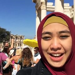 Liburan Ustadah Oki Setiana Dewi Dan Sang Suami Ke Turki