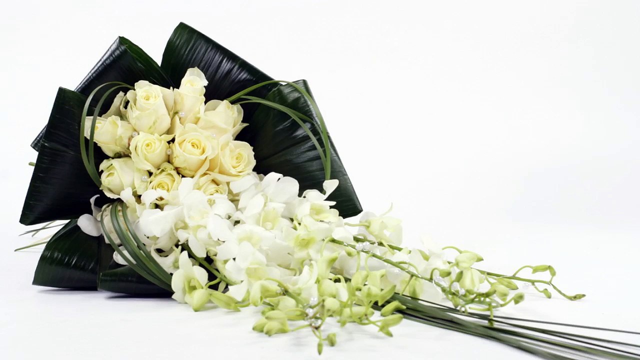 UK Seasonal Flowers for Weddings | By London Todich Design LTD