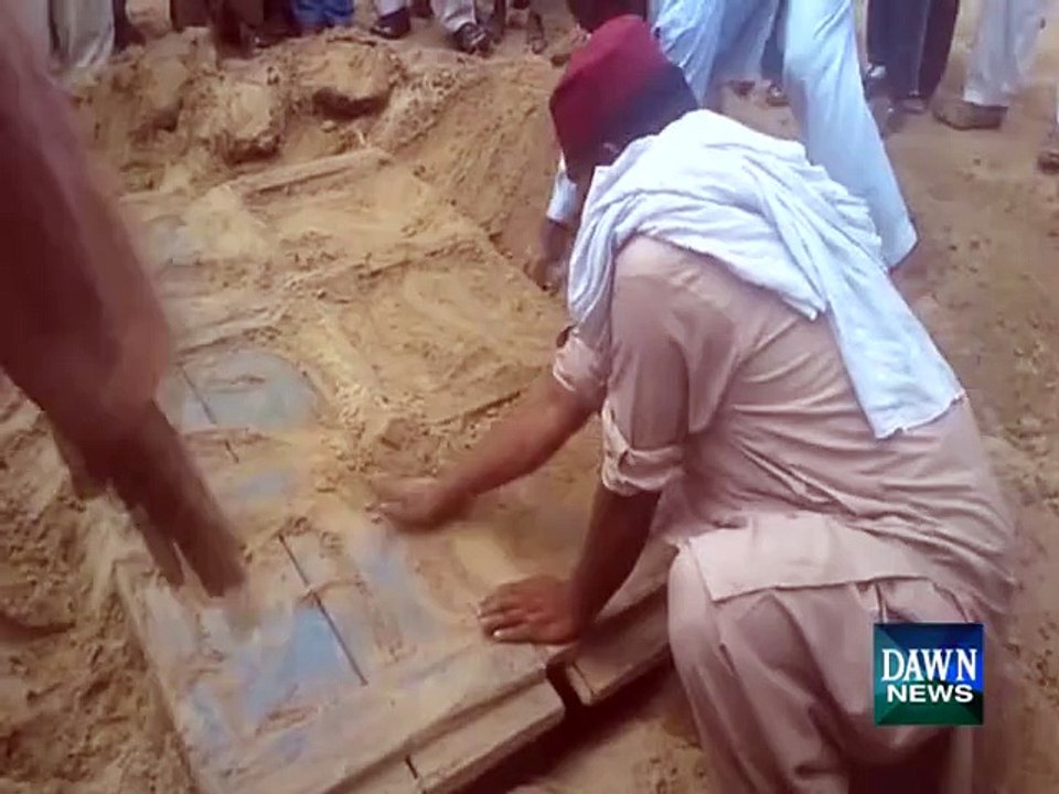 ‫  - پیر کے حکم پر مرید نے سگریٹ اور پانی کے ا‬