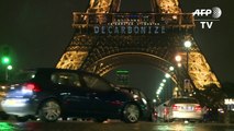 Torre Eiffel iluminada em defesa do clima