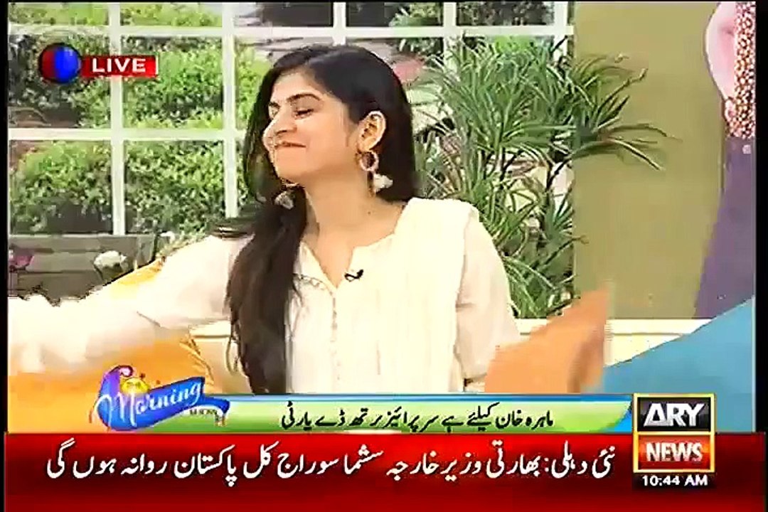 This is What Mahira Said about Meera when Sanam Showed her Picture