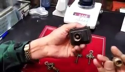 Ce cadenas ancestral nécessite 4 clés pour s'ouvrir.