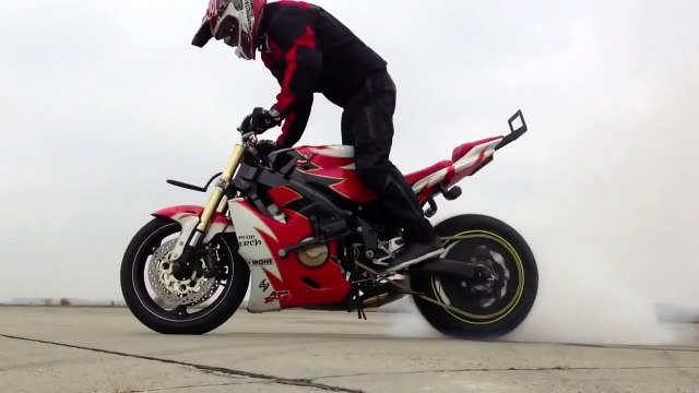 Супер трюки на мотоцикле