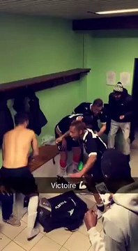 Cri de guerre des Joueurs d'Amiens Marivaux , après la victoire 6-5 Face à Amiens Réal .