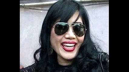 Rita Sugiarto Tangan Tangan HItam