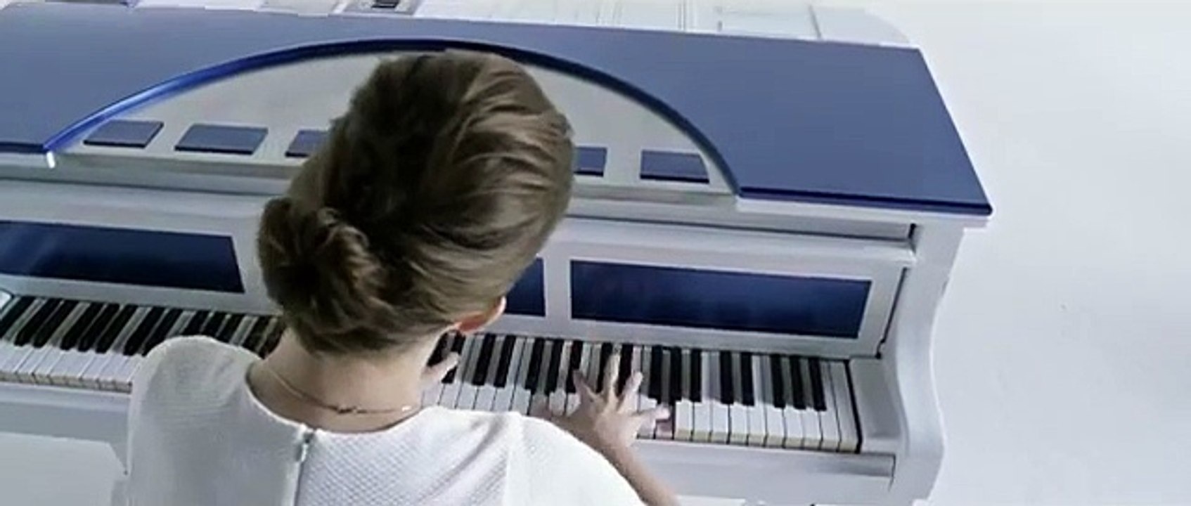 Une pianiste Russe fait un medley des musiques de Star Wars