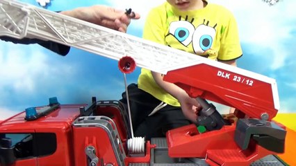 Пожарная машина Брюдер распаковка играем машинкой Fire truck Bruder play unpacking machine