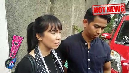 Fitri Tropica dan Suami Turut Melayat Ayah Bekti - Cumicam 12 Desember 2015