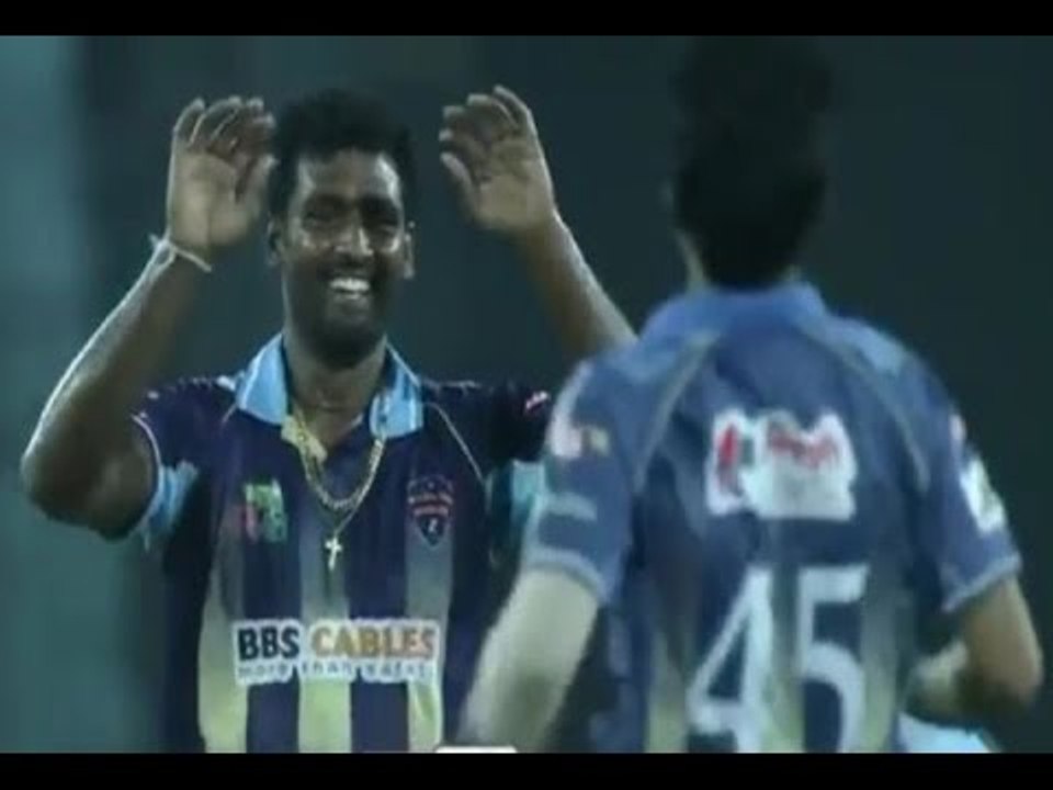Thisara Perera 5 Wickets Against Comilla victorians in BPL 2015 Semifinal