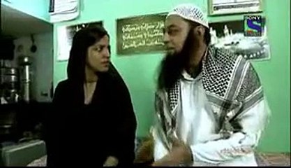 مکار مولوی نے لڑکی کو محببت کے جال میں پھنساکر  استعمال کرتا رہا