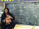 Maestra dando clase a sus estudiantes a ritmo de HipHop fijate de que forma