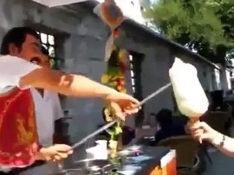 Turistlerin Maraş Dondurmacısı ile İmtihanı