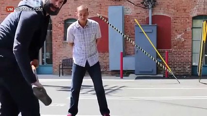 Arkadaşına Şaka Yaparken Baylozla Kemiğini kırmak