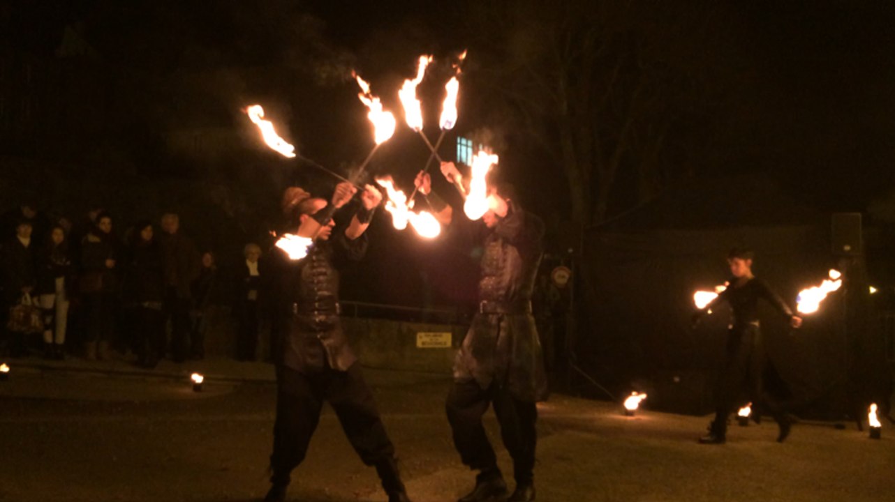 Un spectacle pyrotechnique hautement inflammable