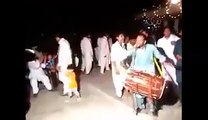 Pakistani Dhol Wale Ne Te Attt Hi Kara Ti! Amazing Dhol Beats!