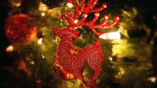 Une petite fille reprend la chanson préférée de sa mère partie trop tôt