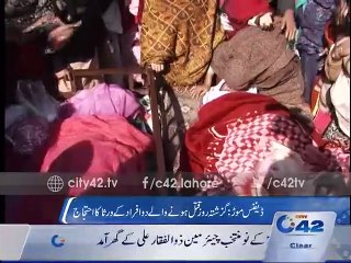 Families protest against non coopraition of police in two persons death