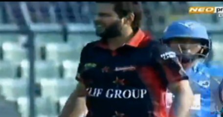 Shahid Afridi Bowling to Yasir Shah in BPL, See What Happened