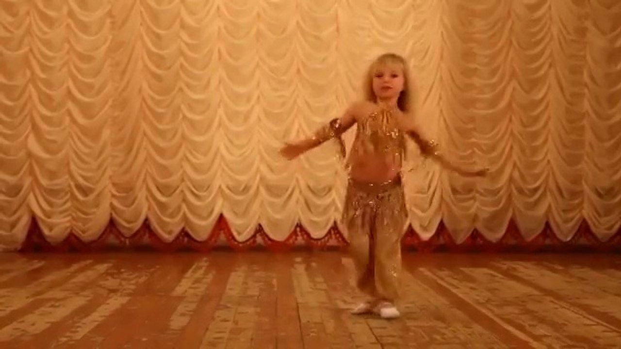 Маленькая Шахеризада заставила встать весь зал!