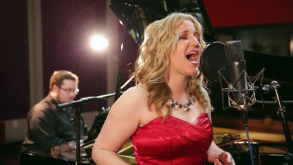 Taylor Swift Can't Sing Like This :P