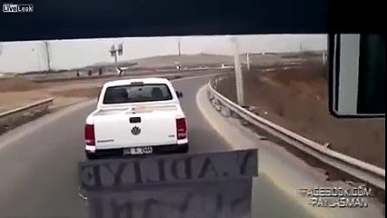 Aracını Sıkıştıran Otobüse Dersini Veren Ankaralı Kadın Şoför