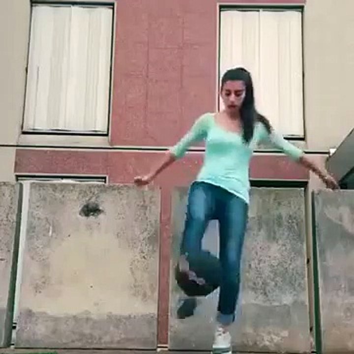 Kim Demiş Kızlar Futbol Oynayamaz Diye