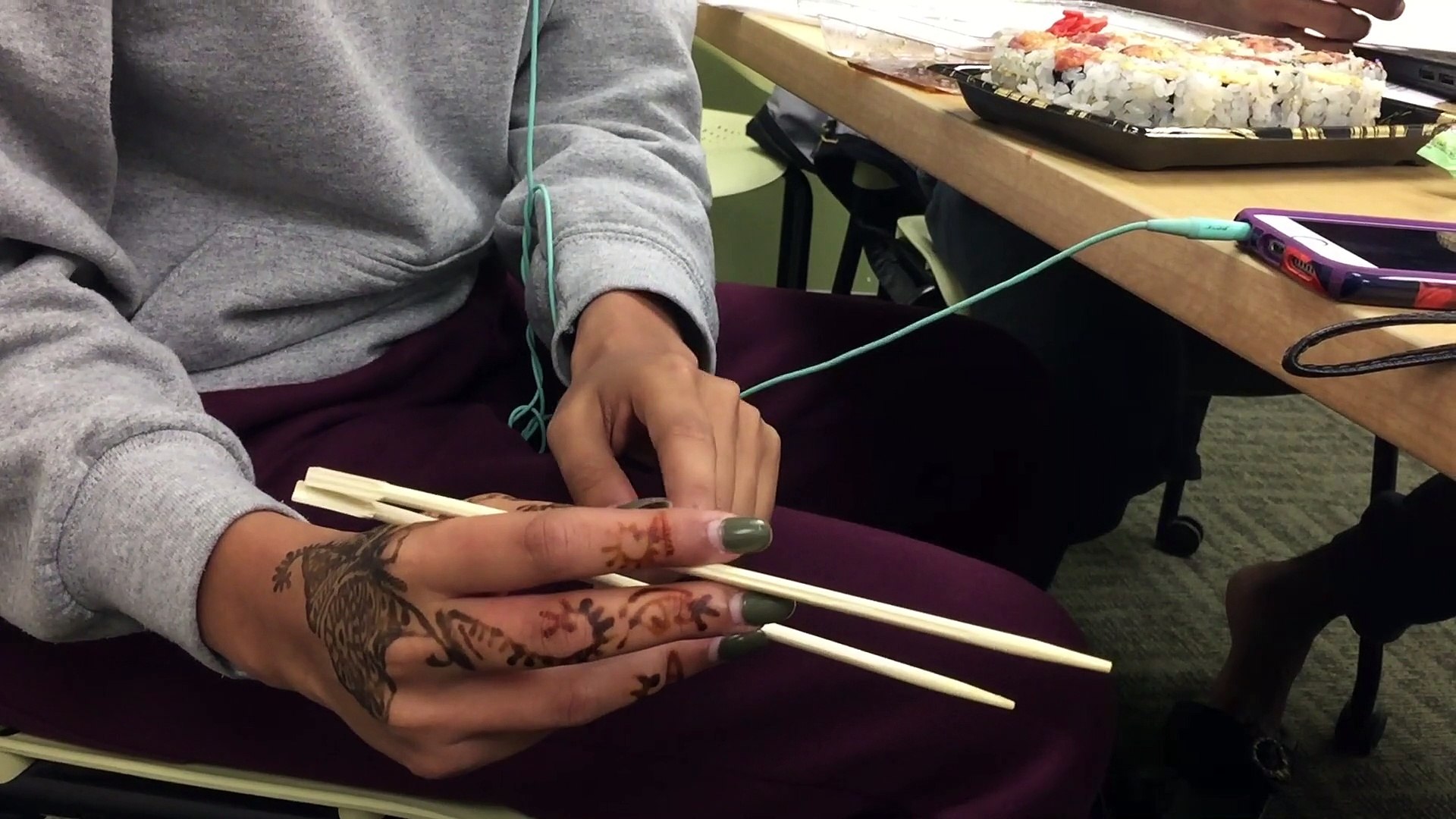 ⁣How to use Chopsticks