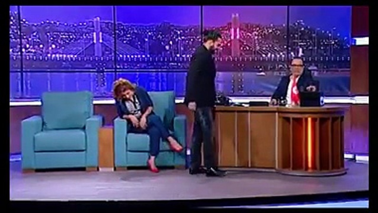 كريم الغربي و التونسي كيفاش يتصرف كيف يسكر مقتلة ضحك ههههه