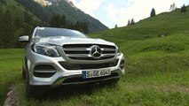 2016 Mercedes-Benz GLE 500e (Driving shots)