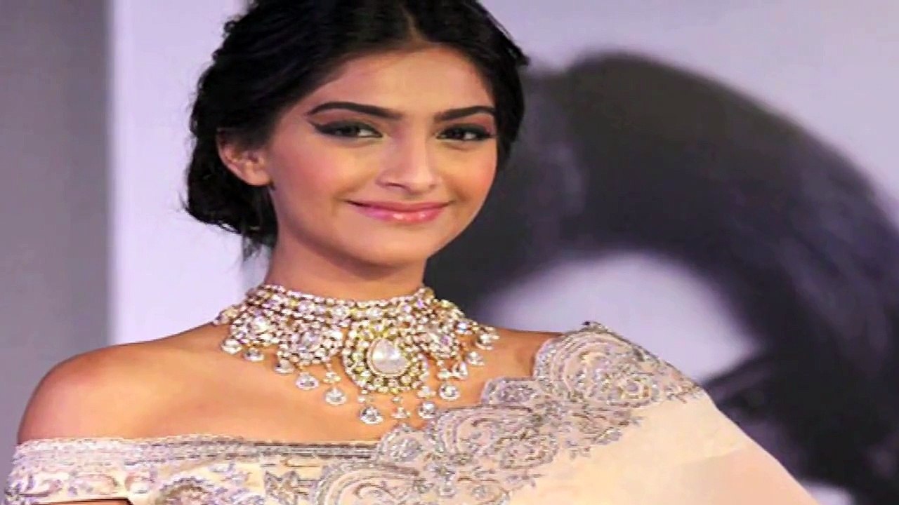 Sonam Kapoor Touches Kalki Koechlin Breast