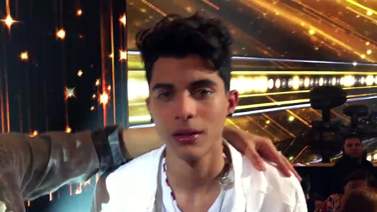 Erick Brian con lágrimas en los ojos les da gracias a todos sus fans