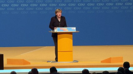 Angela Merkel promet de "réduire de manière perceptible" l'afflux de réfugiés