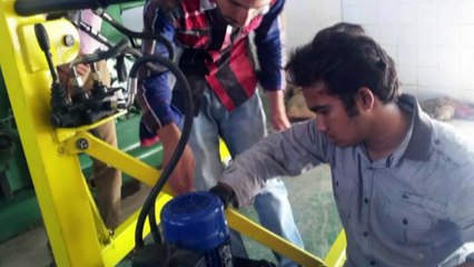 Hydraulic Floor Crane By 14-INDUSTRIAL (MUET, JAMSHORO)