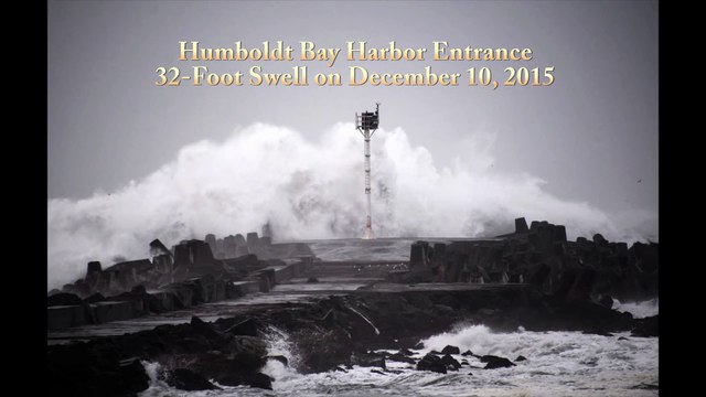 Des vagues de 10m frappe la côte californienne le 10 déc