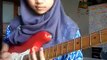 Une fille musulmane voilée reprend un morceau de metal à la guitare... Quel talent!